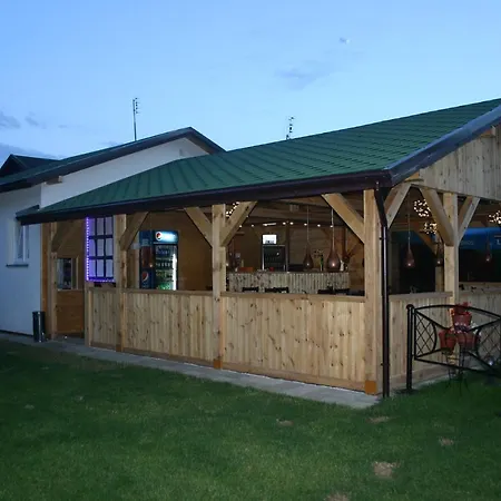 Elmak Domki Caloroczne ホテル ミコシェボ