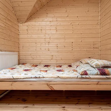 Hotel Elmak Domki Caloroczne *